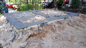 Желательно выставить опалубку верхним краем по необходимой высоте фундамента